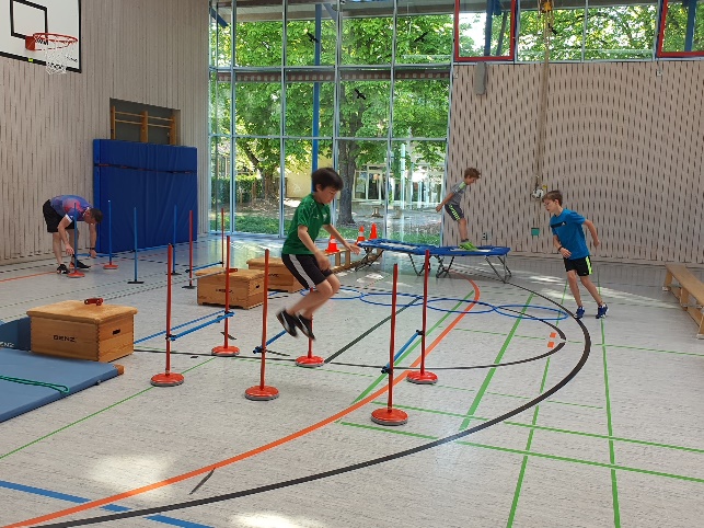 Halle mit Kindern