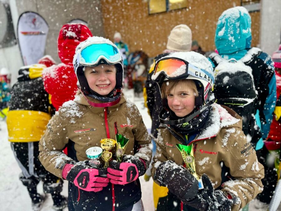 Kinder im Schnee